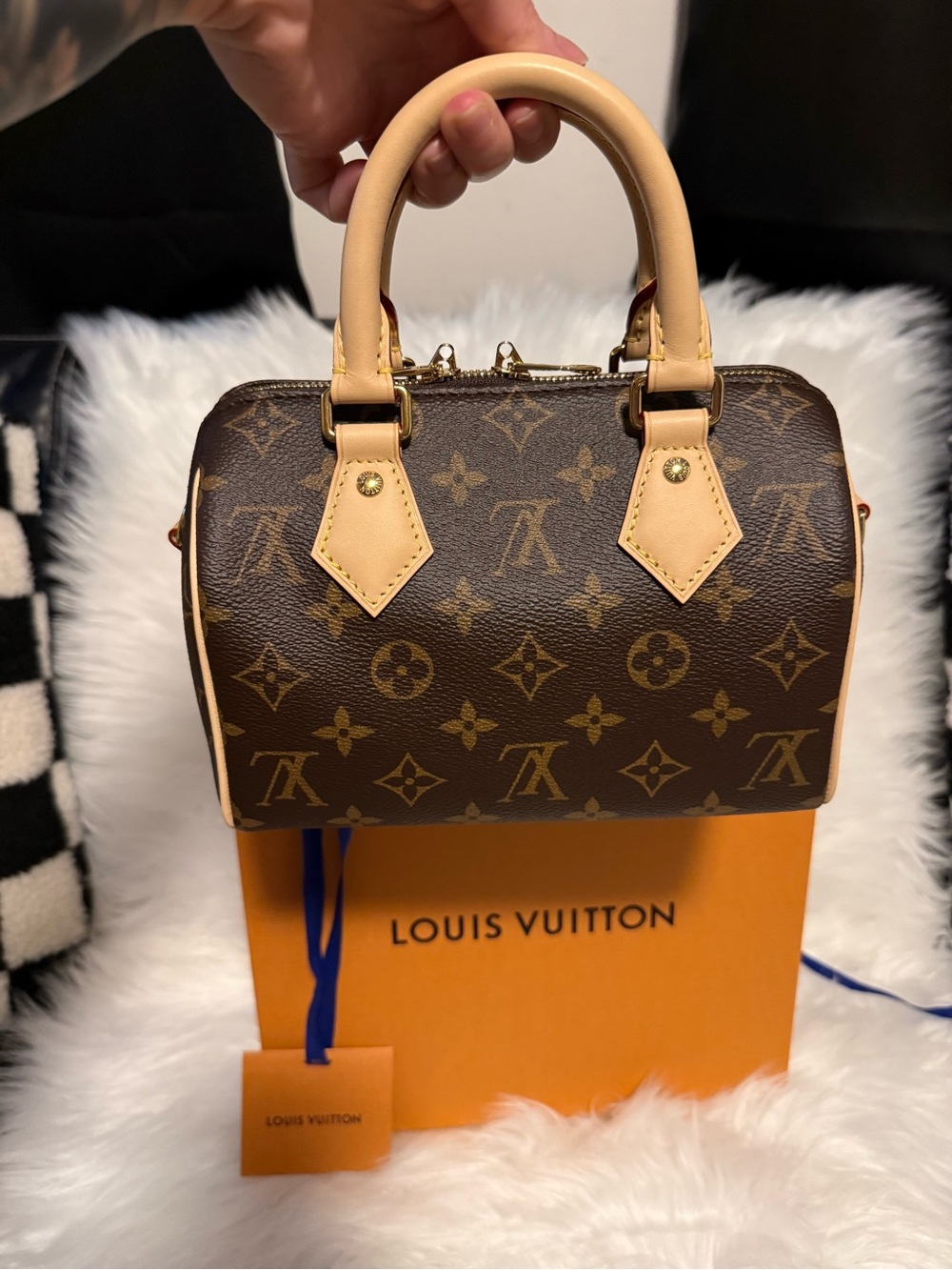 Louis Vuitton Brown Monogram Speedy 20 - Picture 4 of 10